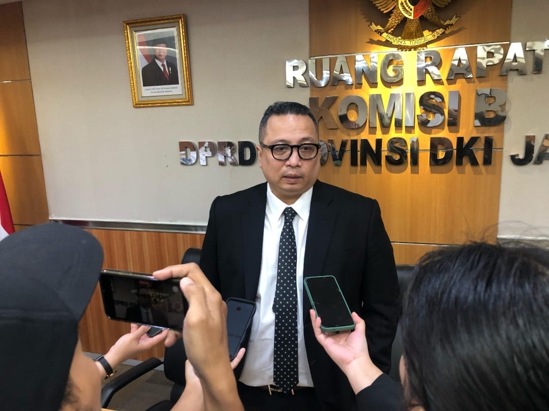 Read more about the article Nova Paloh Desak Audit Menyeluruh Bank DKI Usai Gangguan Layanan Digital