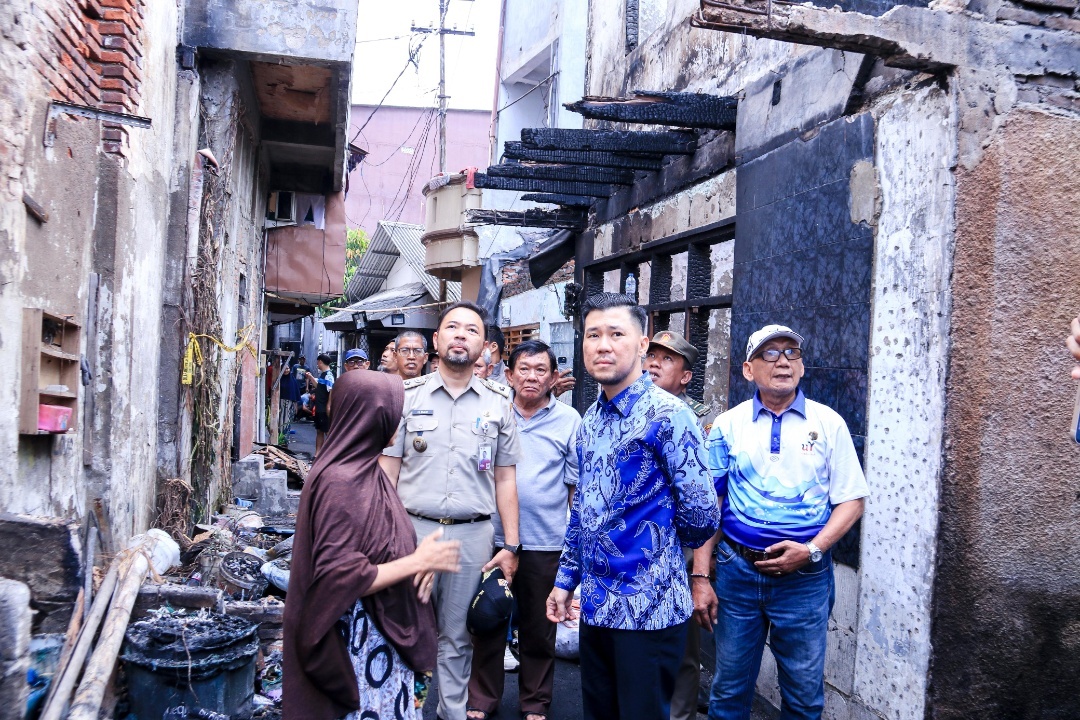 You are currently viewing Tinjau Kebakaran di Krukut, Jupiter Desak Pemprov Jakarta Tutup Pabrik Lilin di Pemukiman Padat Penduduk