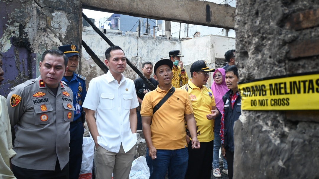 Read more about the article Legislator NasDem Tinjau Langsung Kondisi Korban Kebakaran di Tambora