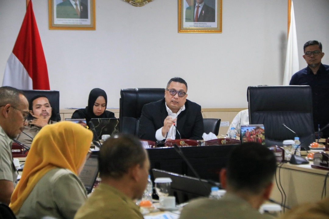 You are currently viewing Ketua Komisi B DPRD Minta TransJakarta Tingkatkan Kenyamanan dan Pelayanan