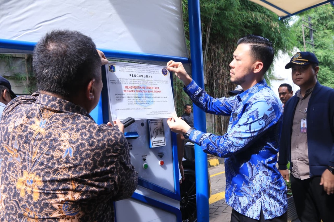Read more about the article Pansus DPRD DKI Jakarta Segel Parkir Ilegal di Jaktim dan Jaksel