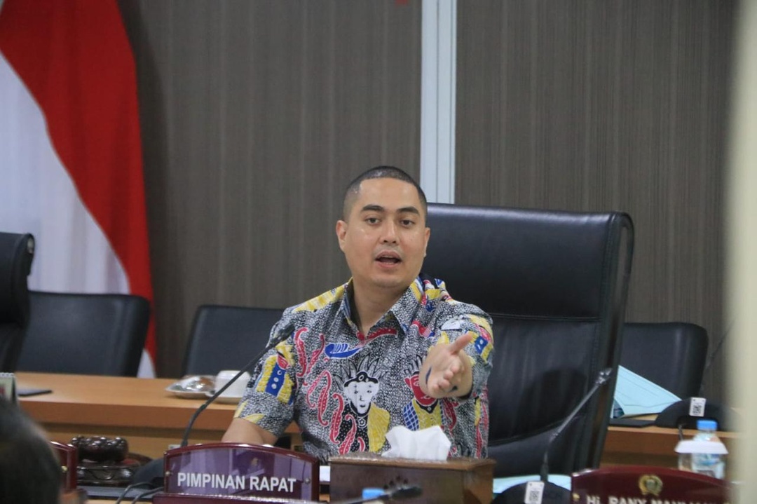 Pimpin Rapat Dua Ranperda Strategis, Wibi Andrino Ingatkan Pelayanan Publik Tak Terganggu