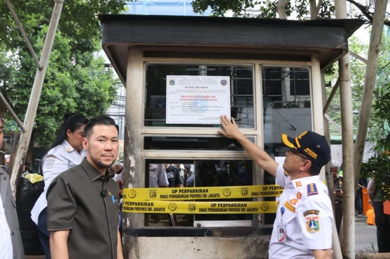 Pansus DPRD DKI Segel Parkir Ilegal di Blok M Square, Temukan Potensi Kerugian Negara Rp50 Miliar