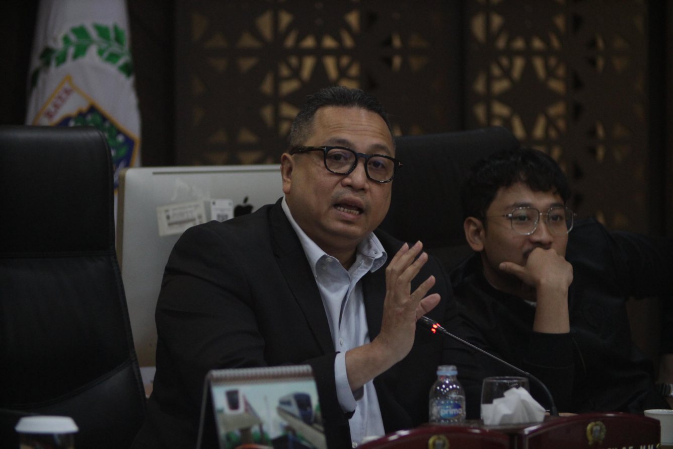 You are currently viewing Komisi B Minta Transjakarta Kaji Ulang Wacana Kenaikan Tarif
