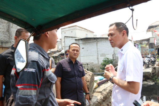 Sudah Dua Tahun Gunakan Jembatan Bambu, Gias Kumari Putra Desak Perbaikan Akses Warga Tegal Alur